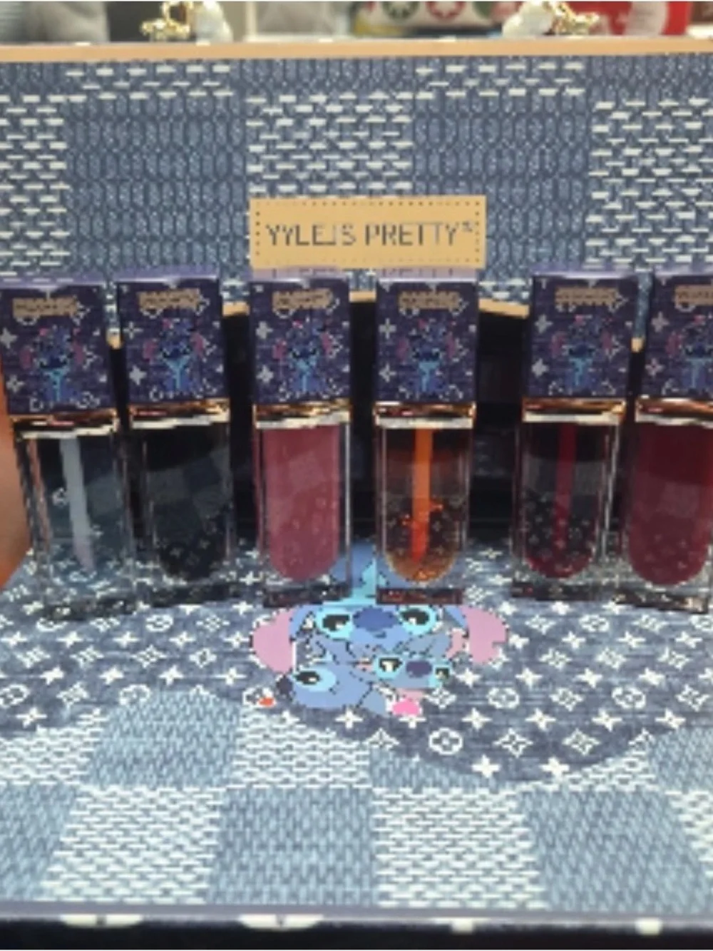 This is a Yylejs Pretty lip gloss set | 23 pc set with hard case and faux Pearls